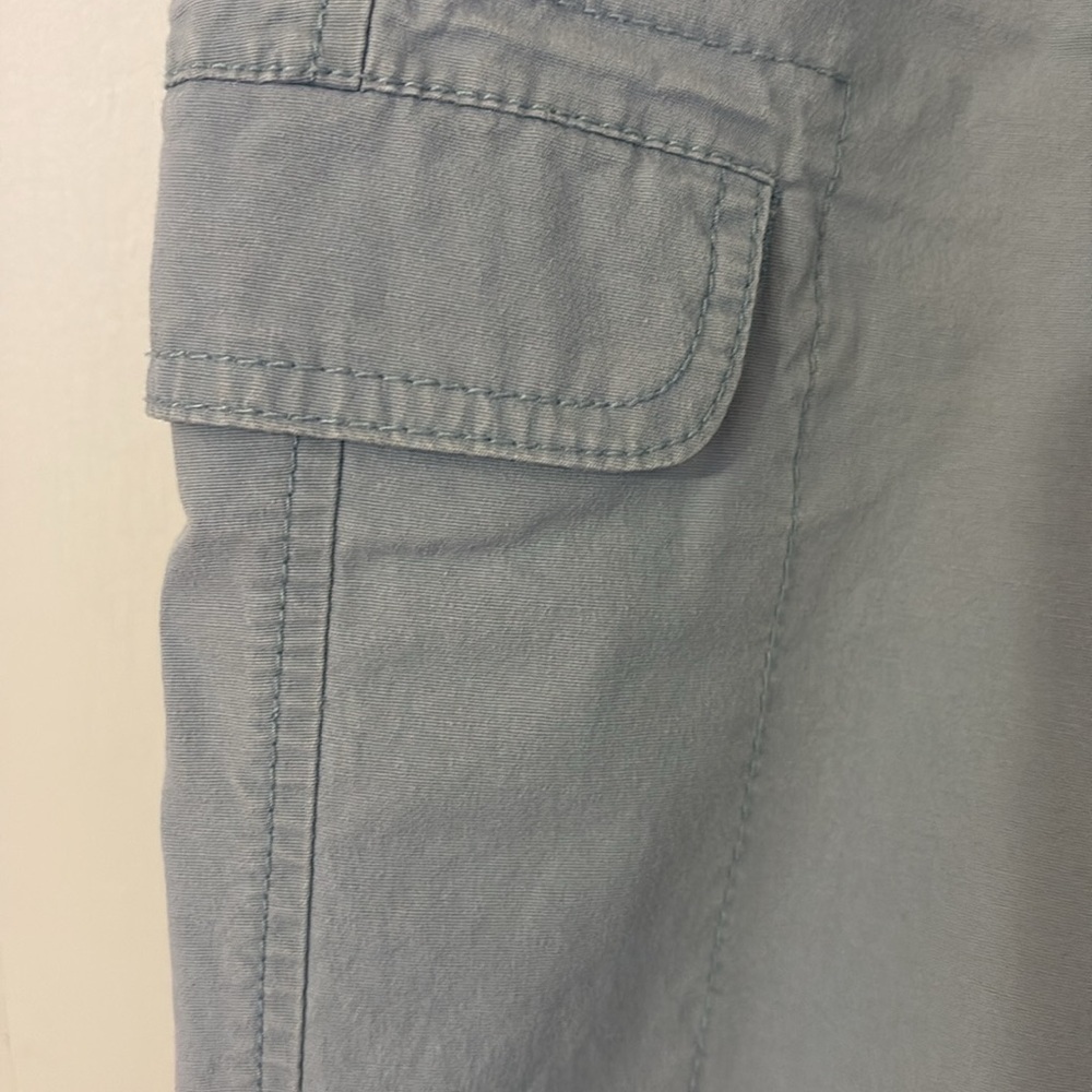 Dockers Light Blue Cargo Capri Pants. Size 12 - Picture 2 of 9